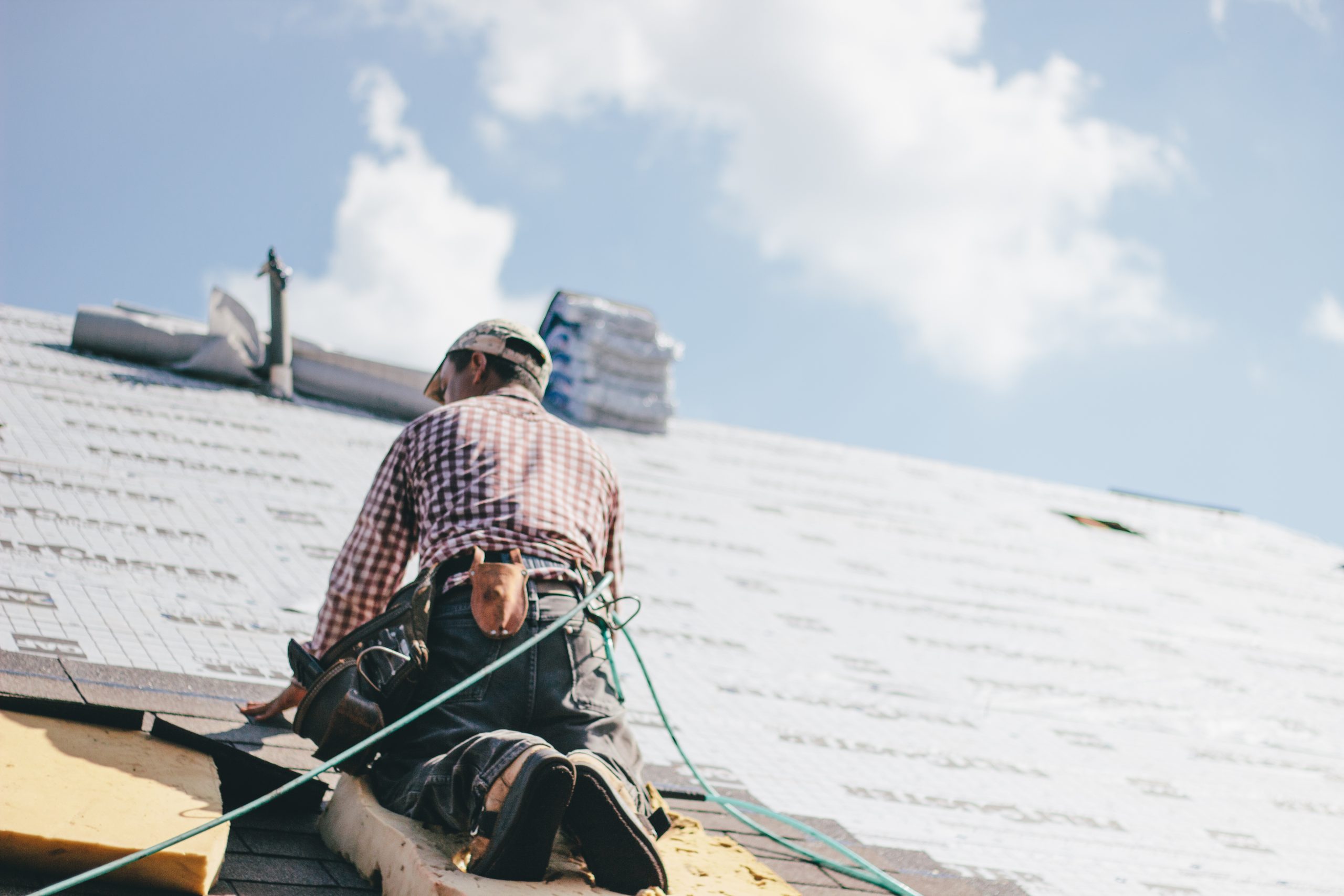 benefits of hiring a professional roofing contractor