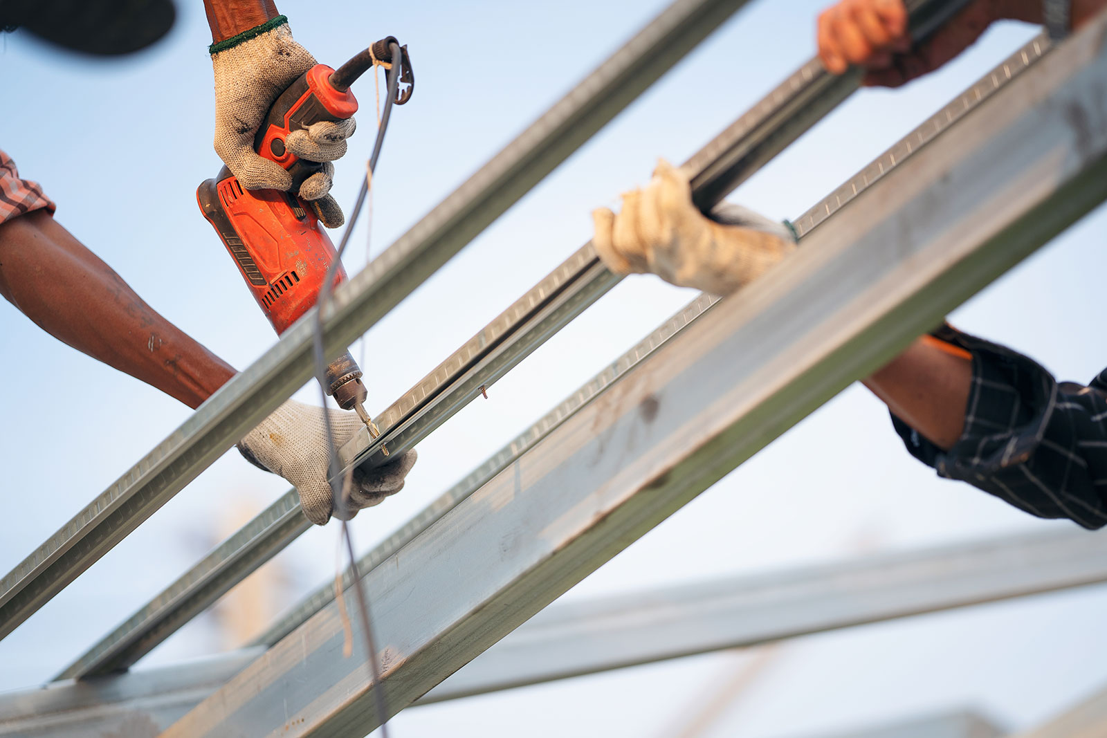 man-worker-uses-a-power-drill-to-attach-a-cap-meta